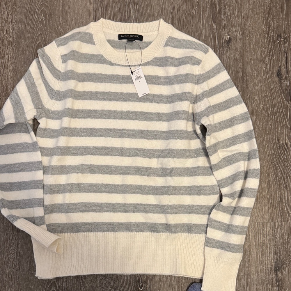 Women’s Banana Republic Crewneck Sweater - Cream and Gray Stripes